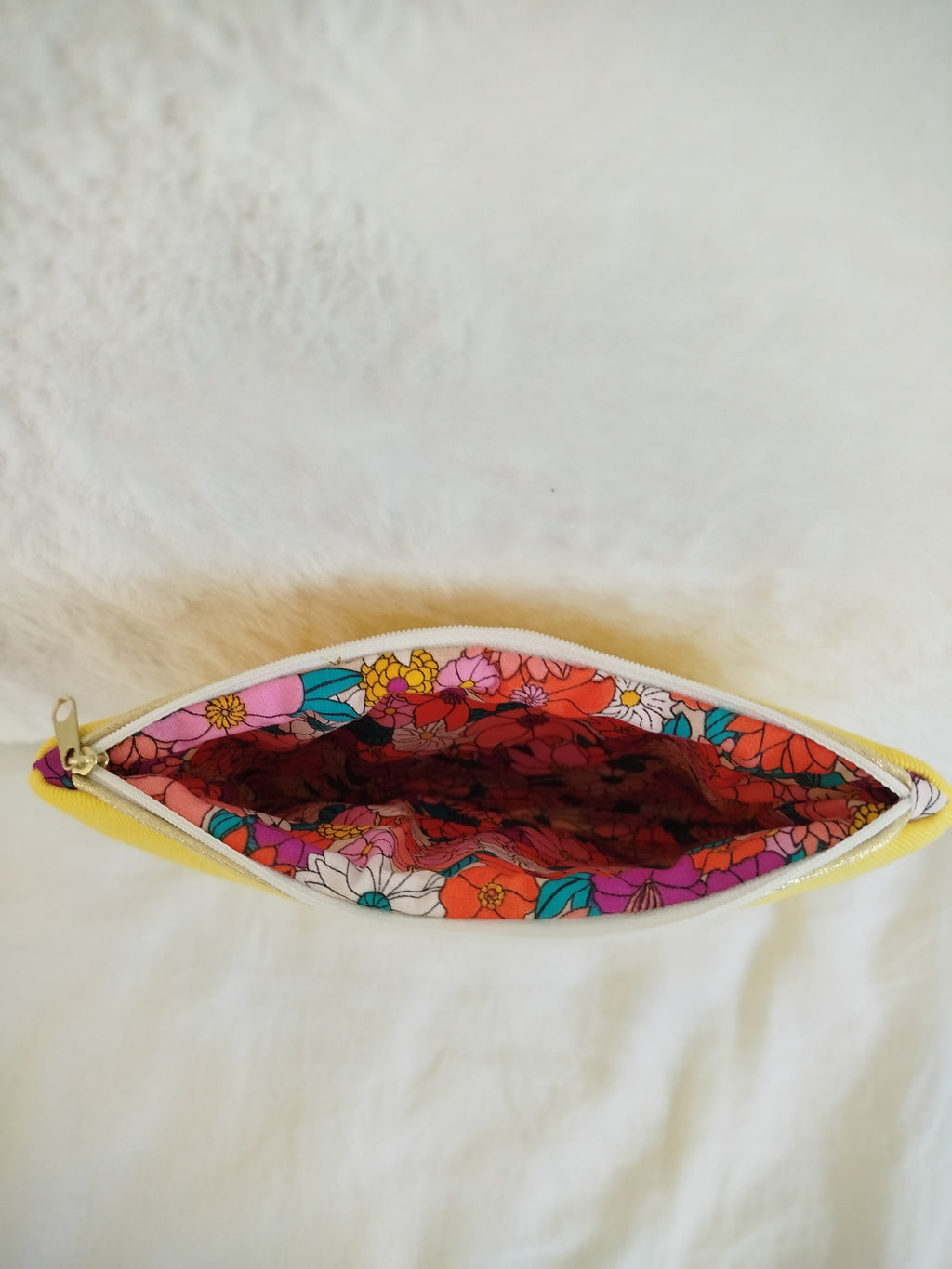 Pochette zippée artisanal cousu main tissus jaune vif