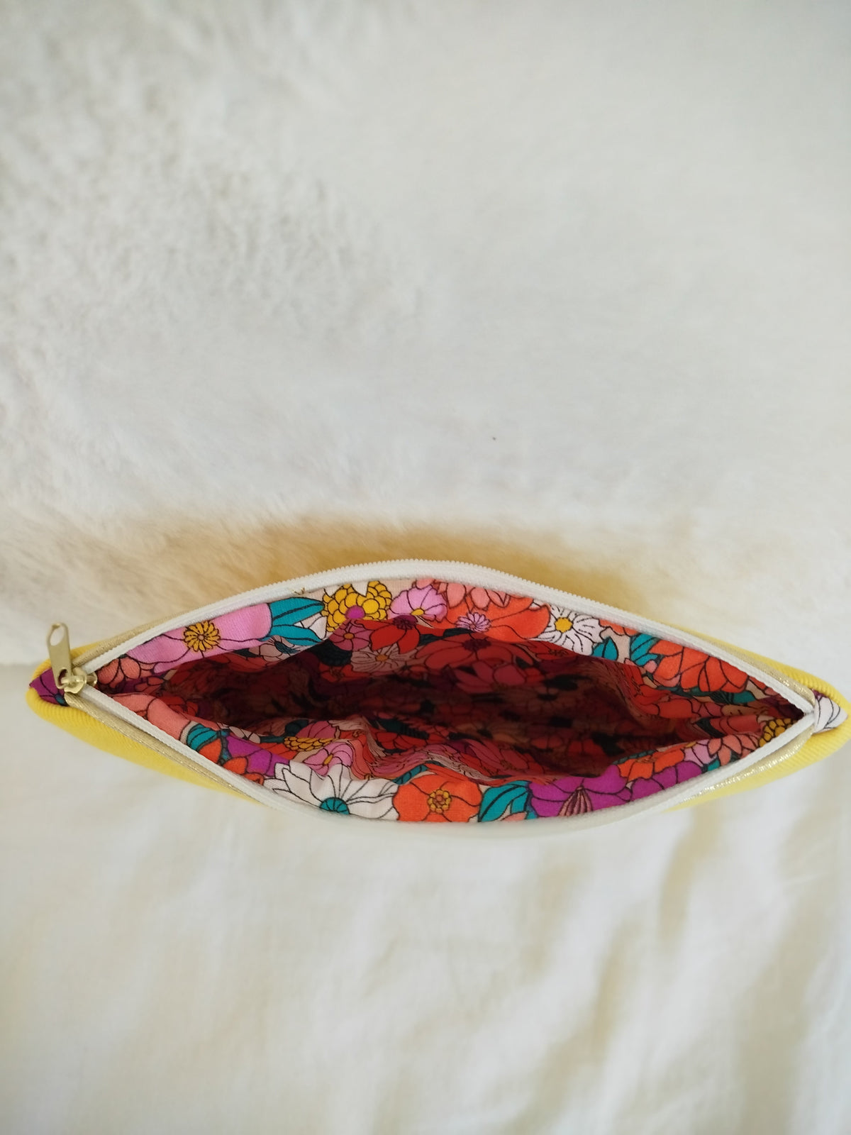 Pochette zippée artisanal cousu main tissus jaune vif
