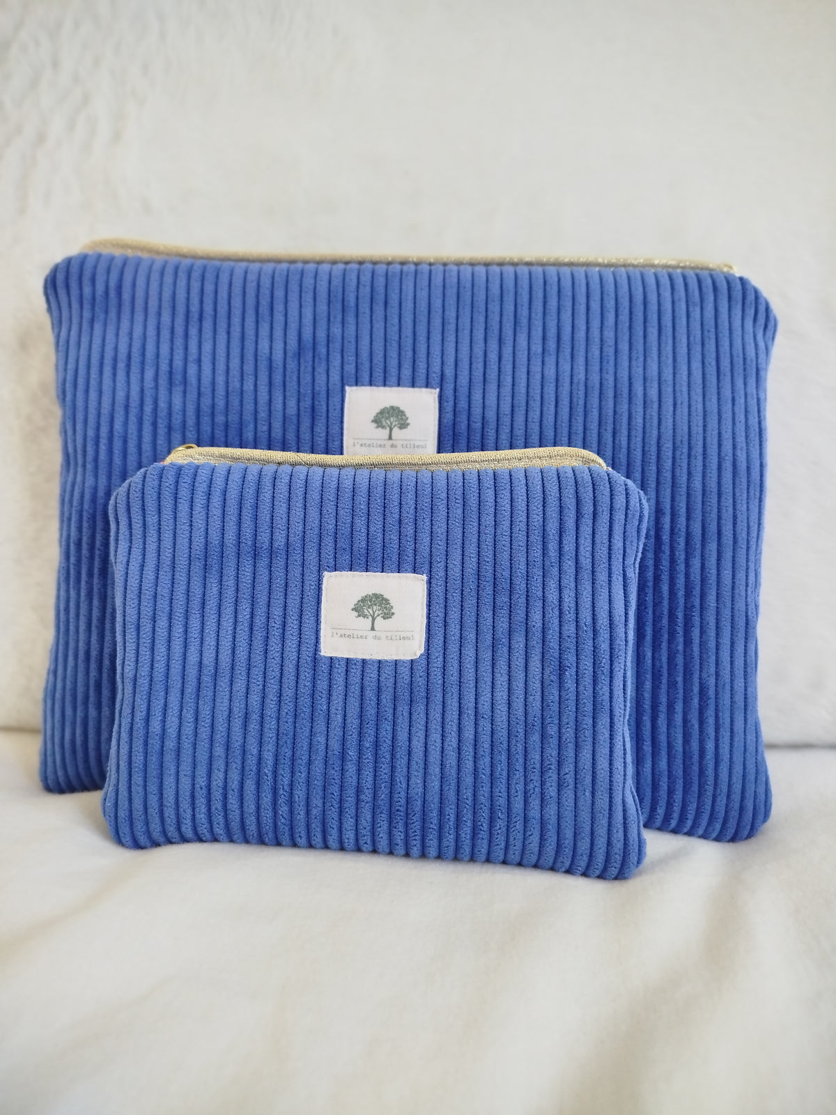 Pochette zippée artisanal cousu main tissus velours bleu