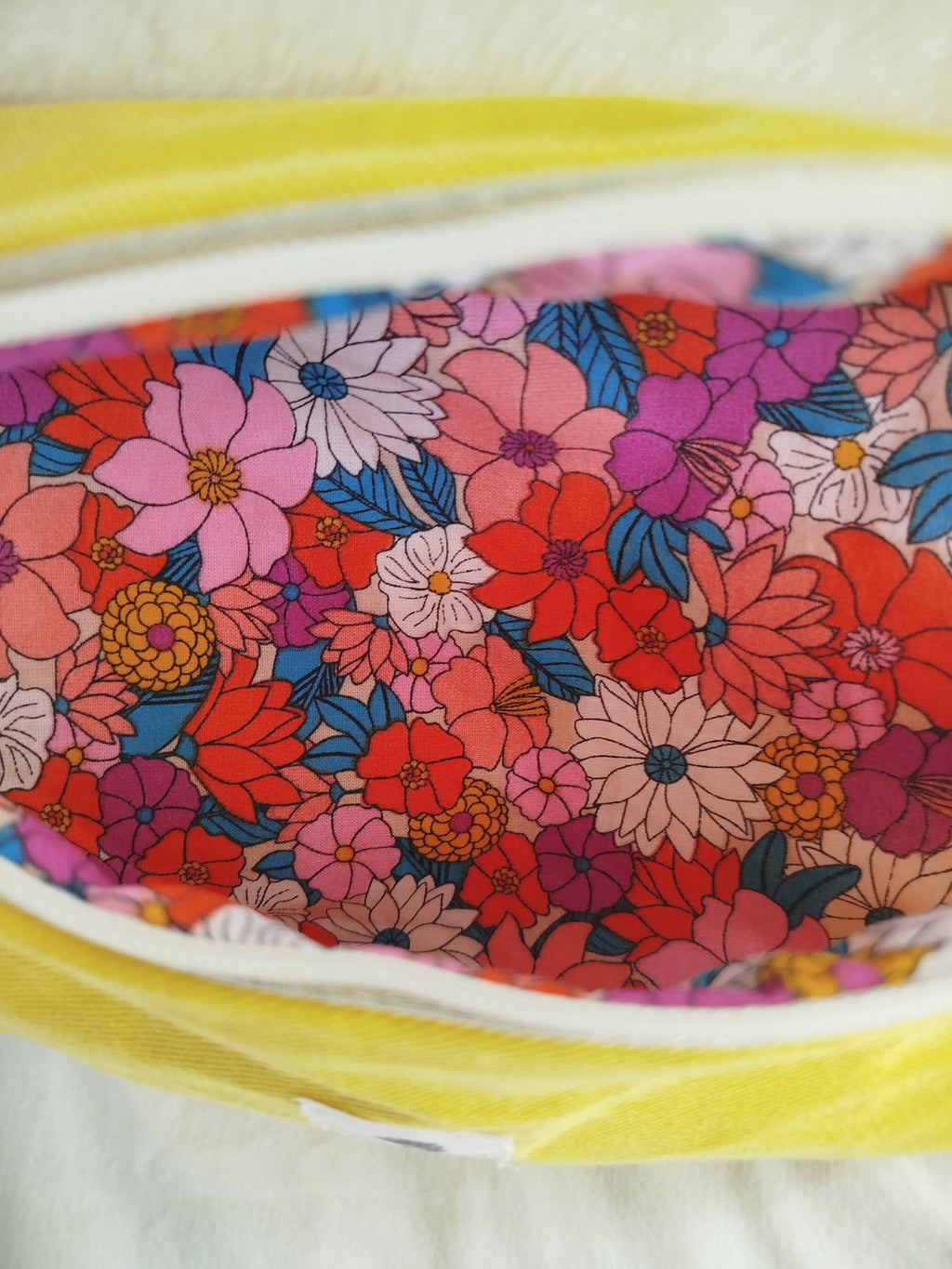 Sac banane artisanal cousu main , tissu sergé jaune vif